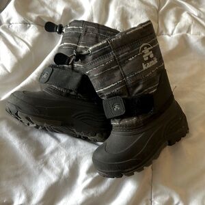 Kamik kids snow boots size 9
